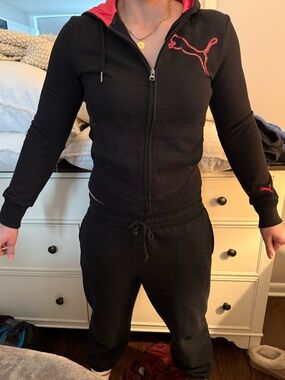 Puma Black Zip Up Hoodie Pink Logo Women’s Size M Sport Lifestyle Jacket